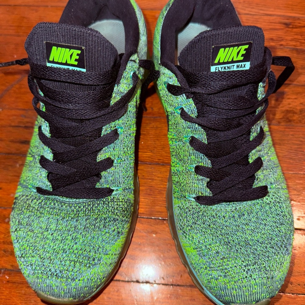 Nike Green and Black Sneakers Lightweight Athletic Design